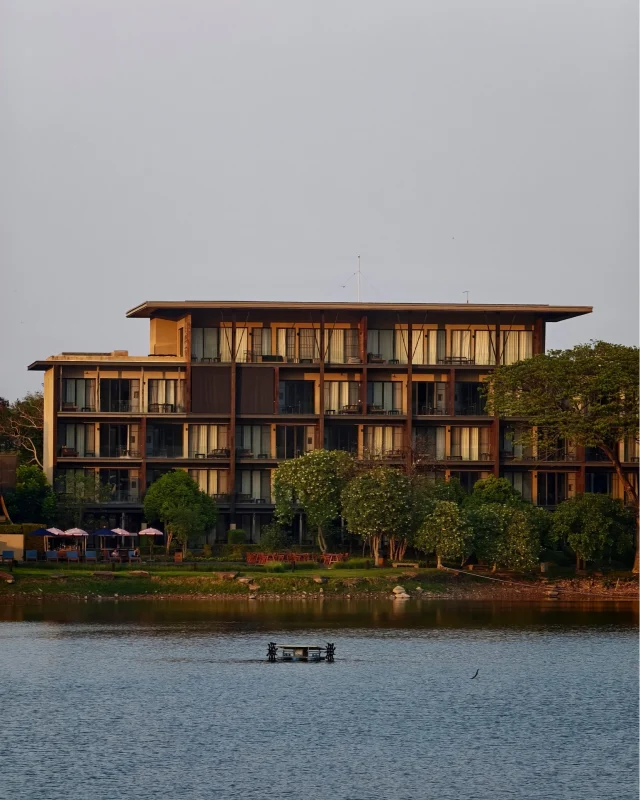 What makes the relaxation at atta special is the unique view of the vast lake spanning across the area serenely. 🌊 Admiring such a view from a room higher up is something you can do with your loved ones without fail. 🪟 Let time go by and enjoy the water view, all while doing your favorite hobby, whether it's reading, sipping a good drink, giving your eyes a good rest, or simply breathing in the gentle atmosphere — making atta one of the best places to loosen up. 🌤️

ความพิเศษของการมาพักผ่อนที่อัตตา คือการได้อยู่ท่ามกลางวิวทะเลสาบกว้างใหญ่ที่ทอดตัวอยู่เบื้องล่างอย่างเงียบสงบ 🌿 จากมุมนี้สามารถใช้เวลาร่วมกับคนสำคัญได้อย่างเต็มที่ และปล่อยให้เวลาค่อยๆ ไหลไปอย่างผ่อนคลาย ไม่ว่าจะเป็นการอ่านหนังสือ จิบเครื่องดื่มเบาๆ งีบพักสายตา หรือเพียงนั่งซึมซับบรรยากาศตรงหน้า อัตตาจึงเป็นพื้นที่ที่เหมาะกับการพักผ่อนอย่างแท้จริง 🏡

#Kirimaya #Nature #Relaxing #AttaLakeSideResort