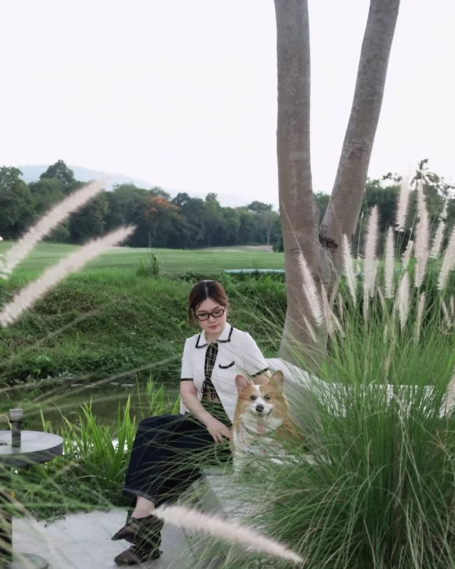 Simple joy lives in quiet moments. Sitting in the shade, feeling the breeze, and having your favorite little companion close by. At Kirimaya, even a simple pause feels warm and comforting. 🐾🍃🤍 Captured by Khun @jubilee_n_friends Don’t forget to share your special moments with us at @kirimaya_khaoyai

ความสุขในวันพักผ่อนที่เรียบง่าย คือการได้นั่งพักท่ามกลางธรรมชาติร่มรื่น มีสายลมพัดผ่านเบาๆ และมีเจ้าตัวโปรดอยู่ข้างๆ 🐶✨ แค่นี้ก็ทำให้ช่วงเวลาที่คีรีมายาอบอุ่นและสบายใจขึ้นอย่างพอดี 🌿 ขอบคุณภาพสวยๆ จากคุณ @jubilee_n_friends อย่าลืมแบ่งปันภาพความประทับใจของคุณกับเราที่ @kirimaya_khaoyai

#Kirimaya #Relaxing #Pickleball #KirimayaGuests