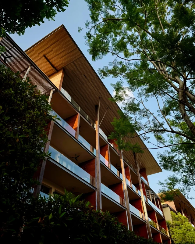 The sunlight that shines through the tree canopy above us slowly changes the atmosphere of Kirimaya for a softer mood as the breeze sways the leaves gently and constantly. ☀️ The architecture of atta is designed to be one with the surrounding nature 🌳, blending in so perfectly that you can effortlessly see the buildings, the natural thicket, and the soothing light, all in one picture 🪟, creating a peaceful environment so calming that you want to stay longer just to spare another gaze for it. 🌾

แสงแดดที่ไหลผ่านยอดไม้ในแต่ละช่วงเวลา ค่อยๆ เปลี่ยนบรรยากาศของพื้นที่ให้มีมิติที่นุ่มนวลขึ้น 🌤️ ขณะที่สายลมพัดผ่านพาให้ใบไม้เคลื่อนไหวอย่างแผ่วเบาและต่อเนื่อง 🌿 ตัวอาคารของอัตตากลมกลืนไปกับธรรมชาติรอบด้านอย่างนุ่มนวล มองขึ้นไปแล้วเห็นทั้งอาคาร ยอดไม้ และแสงธรรมชาติอยู่ในภาพเดียวกันอย่างพอดี จนเกิดเป็นบรรยากาศที่สงบ สบายตา และชวนให้หยุดมองนานขึ้นอีกนิด 🤍

#Kirimaya #Nature #Relaxing #AttaLakeSideResort