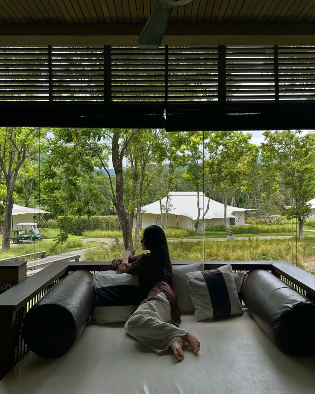 Let go of all your worries and just enjoy the calming view of the streams. 💧 Listen as the wind breezes through 🌾 and the light shifts with the rhythm of the day. ☀️ A time so relaxing like this is something to make your heart full of joy and your soul filled with peace. 🕊️ Captured by Khun @mhon_nl Don’t forget to share us @kirimaya_khaoyai your moment!

ระเบียงที่คีรีมายาอาจกลายเป็นมุมโปรดของวันพักผ่อน 🌿 แค่นั่งมองสายน้ำ ต้นไม้ และวิวธรรมชาติรอบตัว จะอ่านหนังสือ ทำงานเบาๆ หรือปล่อยใจไปกับบรรยากาศตรงหน้า ก็ทำให้วันธรรมดาแสนพิเศษ 🤍 ขอบคุณภาพสวยๆ จากคุณ @mhon_nl อย่าลืมแบ่งปันภาพความประทับใจของคุณกับเราที่ @kirimaya_khaoyai

#Kirimaya #Pickleball #Nature #KirimayaGuests