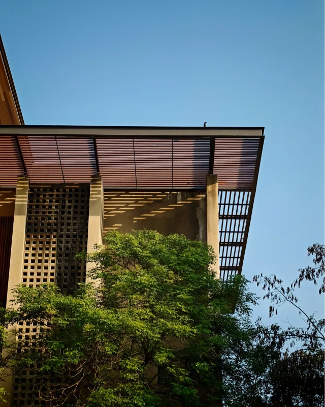 The refreshing air at Kirimaya is one of the simplest kinds of joy you can have during your holiday. 🌤️ Expose yourself to the bright blue sky, look at the sunlight shining upon tree canopies, and enjoy taking a deep breath. Both your body and mind can become re-energized easily just by spending time here. 🍃

อากาศดีๆ ที่คีรีมายา คือหนึ่งในความสุขที่เรียบง่ายที่สุดของวันหยุด 🏃🏻‍♀️⛰️ แค่พาตัวเองมายืนใต้ฟ้าใส มองแสงแดดอุ่นๆ ที่ทาบบนยอดไม้ แล้วตักตวงอากาศสดชื่นเข้าปอดลึกๆ ก็ช่วยเติมพลังให้ทั้งร่างกายและหัวใจกลับมากระปรี้กระเปร่าอีกครั้ง ⭐️

#KirimayaKhaoyai #Nature #Relaxing #Refresh